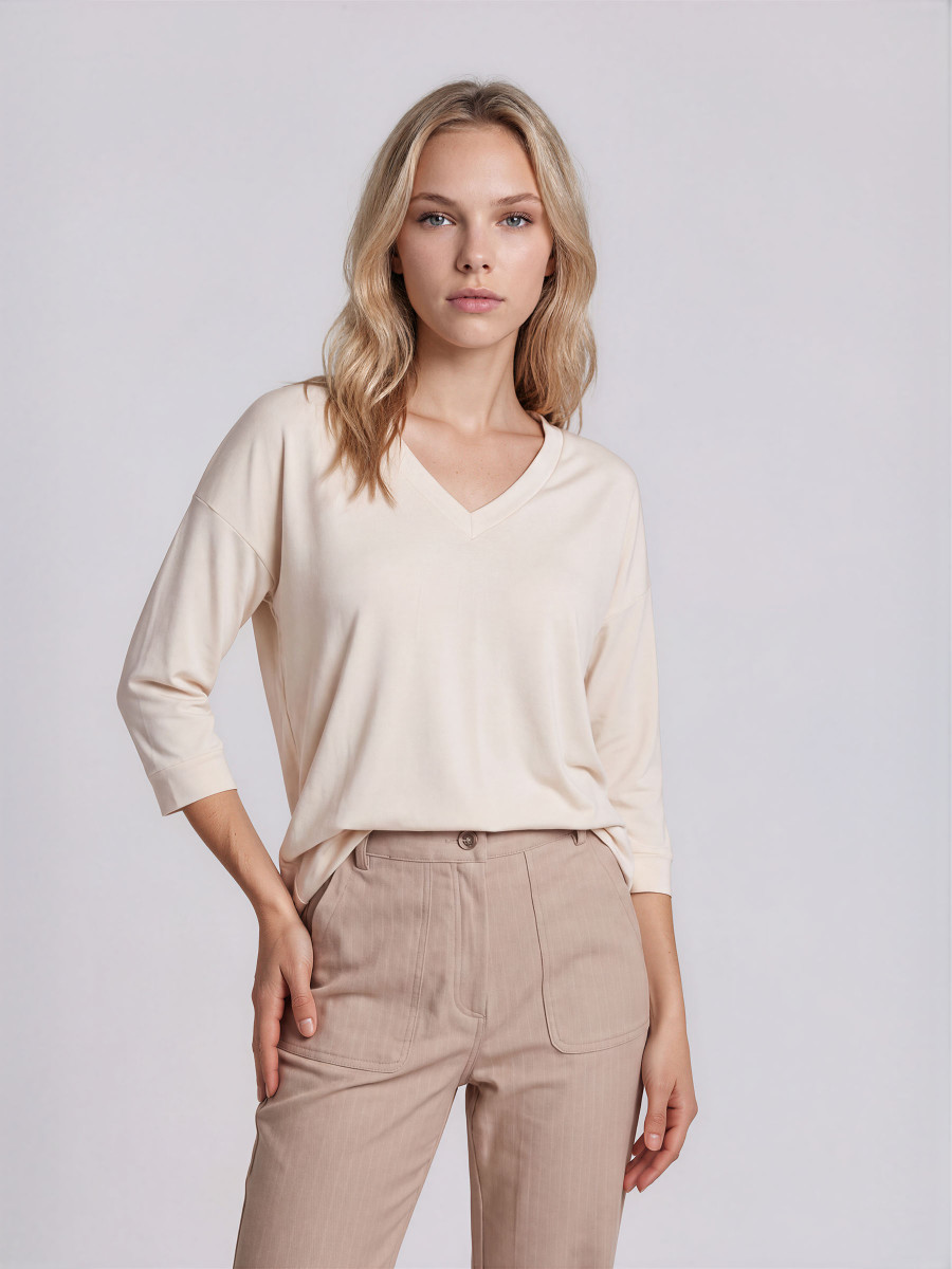 V-neck ribbed top with 3/4 sleeves