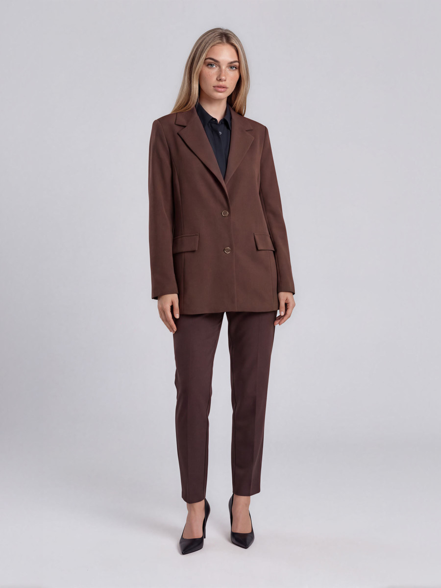 Long classic single-breasted blazer.