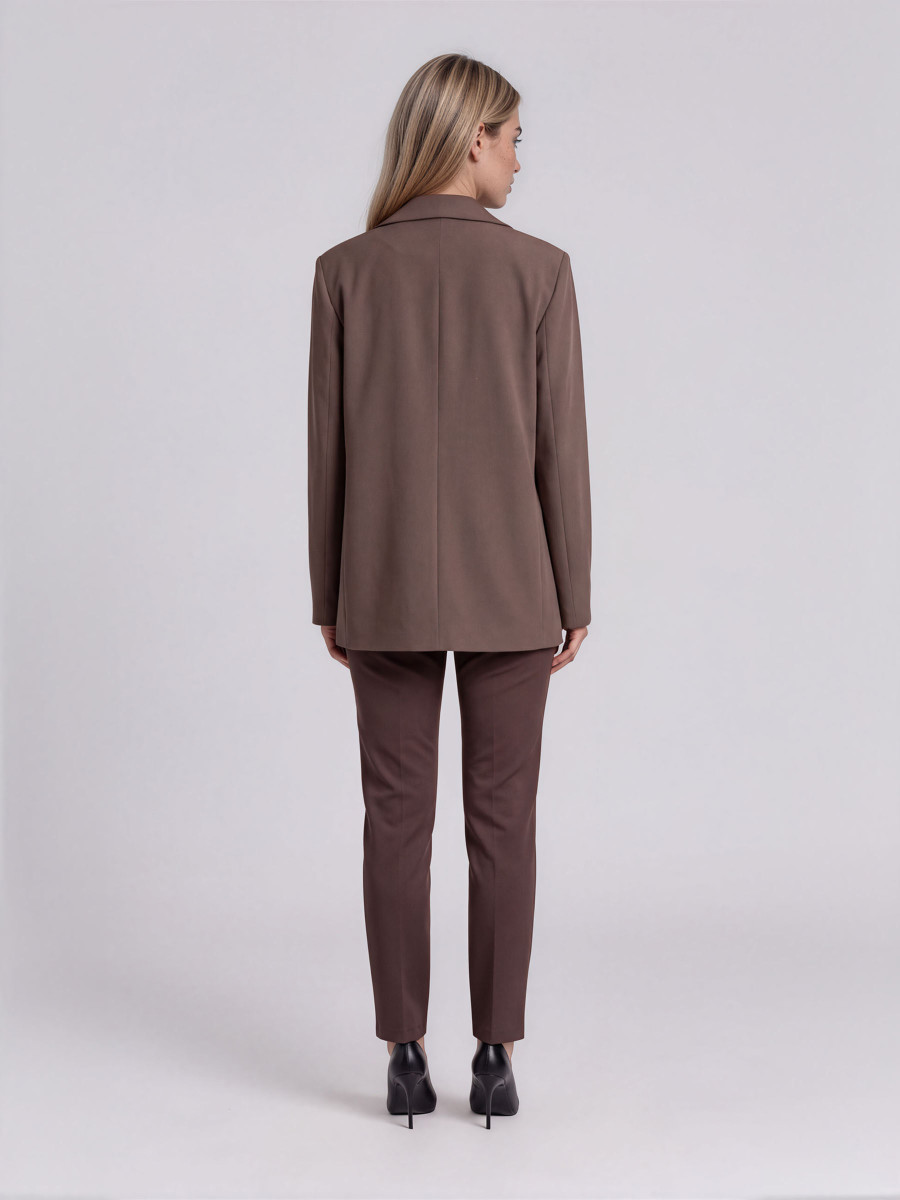 Long classic single-breasted blazer.