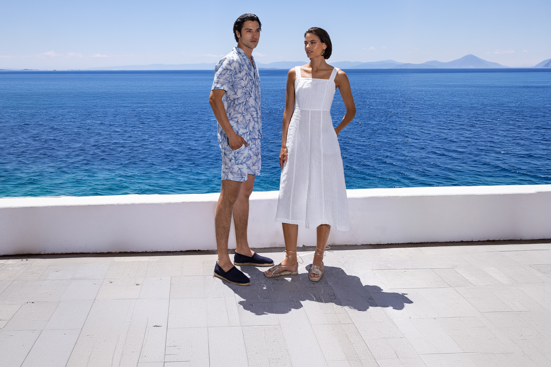 Linen clothes. Linen dresses.