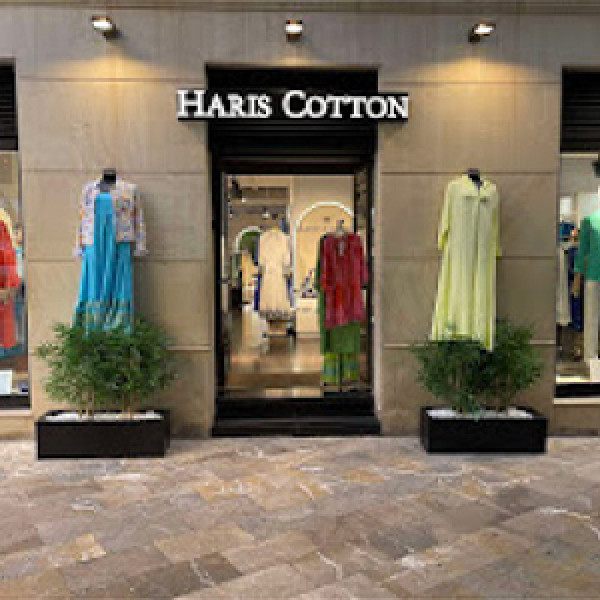 Linen clothes. Linen dresses.