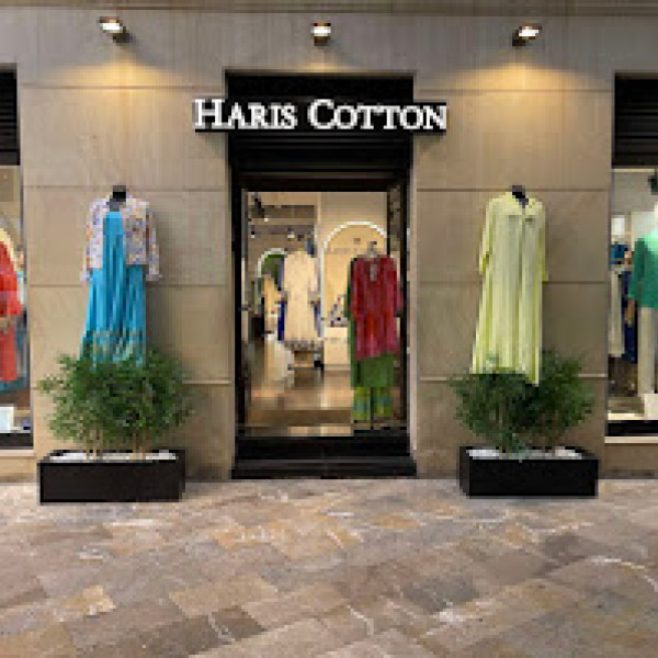 Linen clothes. Linen dresses.